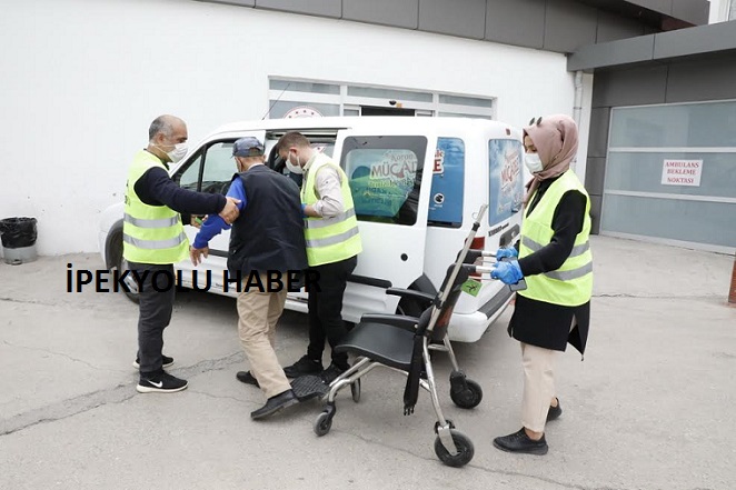  İLKADIM  TAM KAPANMADA BELEDİYE HİZMET ARAÇLARI İLE ULAŞIM DESTEĞİ SAĞLIYOR