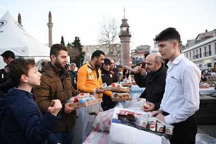 Büyükşehir’in iftar sofrası Samsunluları bir araya getiriyor