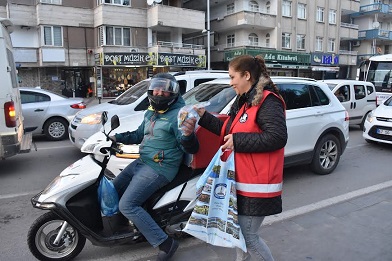 ŞAHİNBEY BELEDİYESİ İFTARA BEŞ KALA İLE VATANDAŞLARIN YANINDA   