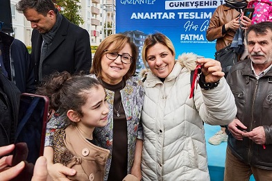 GAZİ KONUT’UN YAPIMINI TAMAMLADIĞI 500 KONUT HAK SAHİPLERİNE TESLİM EDİLİYOR