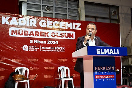 Başkan Böcek Kadir Gecesi’ni Elmalı’da geçirdi