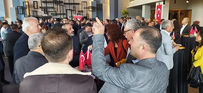 CHP Gaziantep İl Başkanlığının organize ettiği Bayramlaşma törenine partililer ve vatandaşlar adeta akın ettiler. 