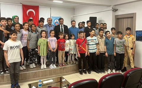 Mütercim Asım Ortaokulu kariyer günleri kapsamında Deva Hastanesi Yönetim Kurulu Başkanı Dr Beyhan Tahmazoğlu öğrencilerle bir araya geldi.