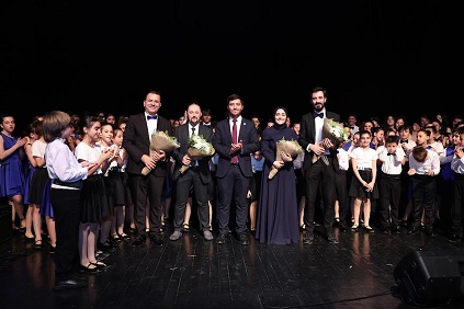 Çocuk ve gençlik korosundan muhteşem performans