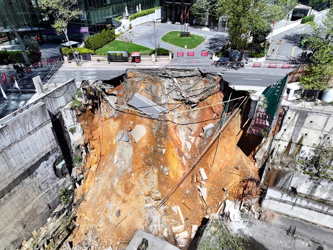 Sarıyer Maslak’ta Yol Çökmesi: Onarım Çalışmaları 3. Günde Devam Ediyor   