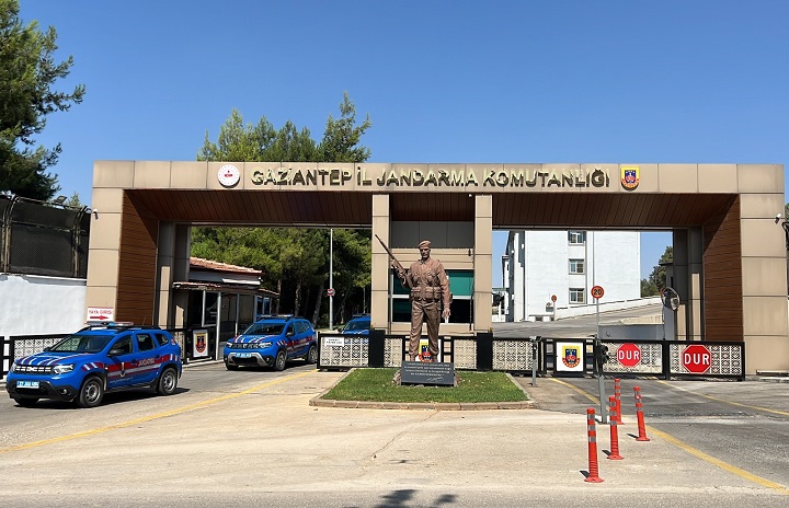 JANDARMA DEDEKTİFLERİ 199 ARANAN ŞAHSI YAKALADI