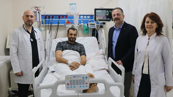  İzmir’de Halı Sahada Kalbi Duran Adam, 12 Gün Sonra Yoğun Bakımda Uyandı