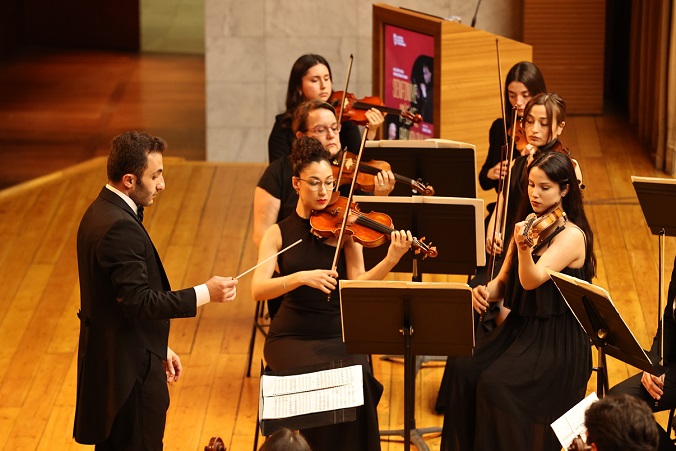  Nilüfer Senfoni Orkestrası ilk konserinde Gülsin Onay’ı ağırladı   