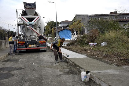 Sanayi Bölgesine 4,5 yılda 10 bin metre beton yol