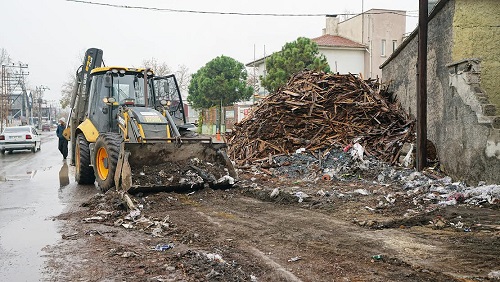 Odun Ambarları ve Küçük Sanayi Sitesi  Hafriyat Atıklarından Temizleniyor