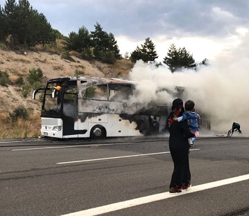 VAN'DA YOLCU OTOBÜSÜ ALEV ALDI