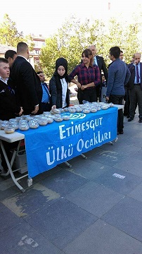 ETİMESGUT ÜLKÜ OCAĞI MUHARREM AYI NEDENİYLE,HALKA AŞURE DAĞITTI