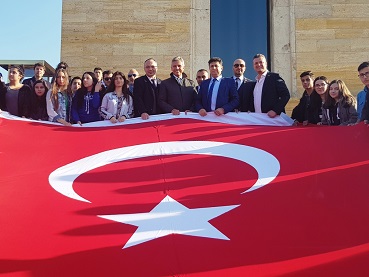 TÜRSAB Başkan Adayları Erdem ve Bağlıkaya Ata'nın Huzuruna Birlikte Çıktılar