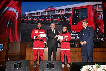 MANSUR YAVAŞ 300 YENİ İTFAİYE PERSONELİ İLE BİR ARAYA GELDİ