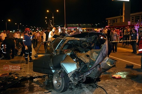 Kahramanmaraş'ta iki otomobil kafa kafaya çarpıştı 7 kişi yaralandı