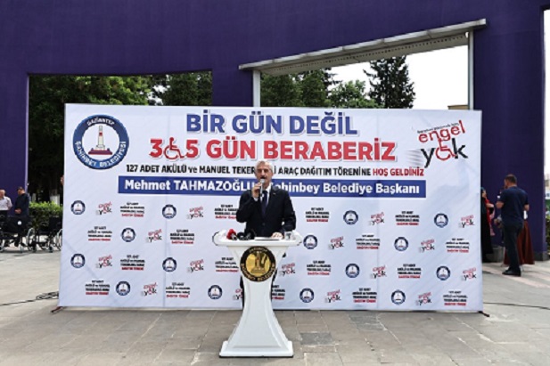 ŞAHİNBEY BELEDİYESİ’NDEN ENGELLİ 4.311 VATANDAŞA AKÜLÜ VE MANUEL TEKERLEKLİ SANDALYE