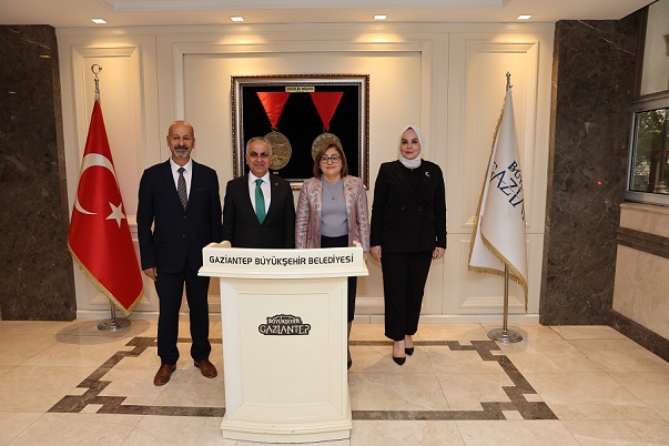  GAZİANTEP BÜYÜKŞEHİR ÖNCÜLÜĞÜNDE HAYDİ KIZLAR SPORA PROJESİ İÇİN İMZALAR ATILDI   