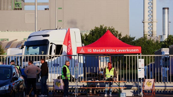 Köln’deki Ford Fabrikasında Grev: İşçilerden İstihdam Azaltma Planına Tepki