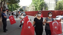 19 MAYIS NEDENİYLE TÜRK BAYRAĞI DAĞITILDI