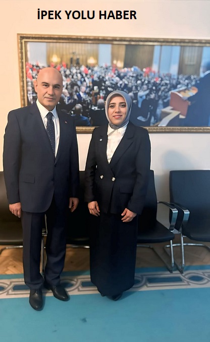 İYİ PARTİYE GÜÇLÜ İSİM Meryem Zerrin Ekicioğlu İYİ Parti’ye katıldı, rozetini Turan Çömez taktı   