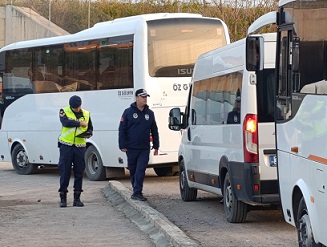 Altınova Belediyesi ve İlçe Jandarma Komutanlığı Trafik Ekiplerinden Servis Araçlarına Sıkı Denetim