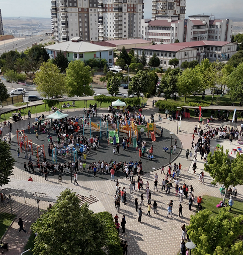  BAŞKAN YILMAZ’DAN ÇOCUKLARA SÜRPRİZ ZİYARET   ŞEHİTKAMİL ÇOCUK ETKİNLİKLERİ DEVAM EDİYOR