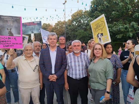 ŞEHİTKAMİL’DE, SOKAK HAYVANLARI İÇİN YOĞUN KATILIMLI PROTESTOARKIN BEREKETOĞLU, YAPILAN EYLEME KATILARAK DESTEK VERDİ