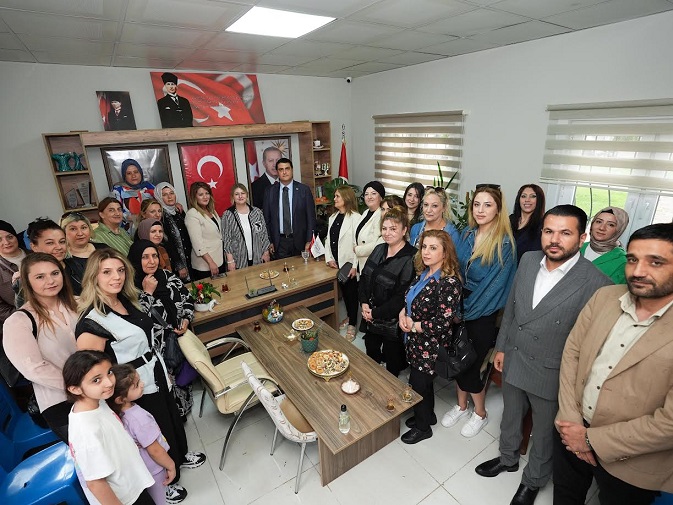 BAŞKAN YILMAZ’DAN ATATÜRK MAHALLESİ’NE ZİYARET   YILMAZ: “İYİ GÜNDE DE KÖTÜ GÜNDE DE YANINIZDAYIZ”   YILMAZ: “KADINLARIMIZLA MUTLU BİR ŞEHİTKAMİL İNŞA EDİYORUZ”