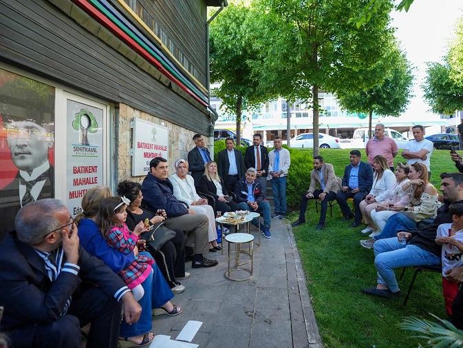 BAŞKAN YILMAZ’A BATIKENT’TE YOĞUN İLGİ YILMAZ: “ŞEHİTKAMİL’İMİZİN YARINLARINI BİRLİKTE İNŞA EDİYORUZ”