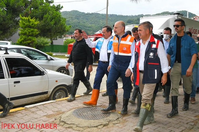 Büyükşehir Belediyesi hem Sinop’a hem de Kastamonu’ya yardım elini uzattı