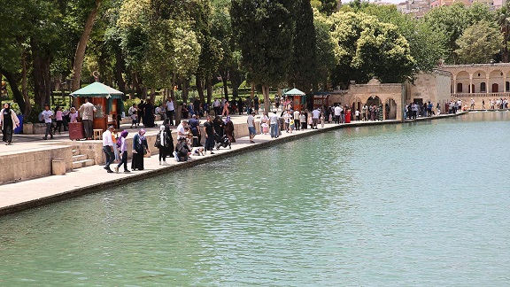 Türkiye’nin güneydoğusunda kavurucu sıcaklıklar: Termometreler 42,8 dereceyi gördü   